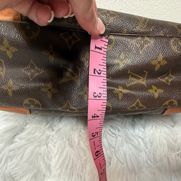 Louis Vuitton Crossbody/shoulder Purse - Picture 10 of 16